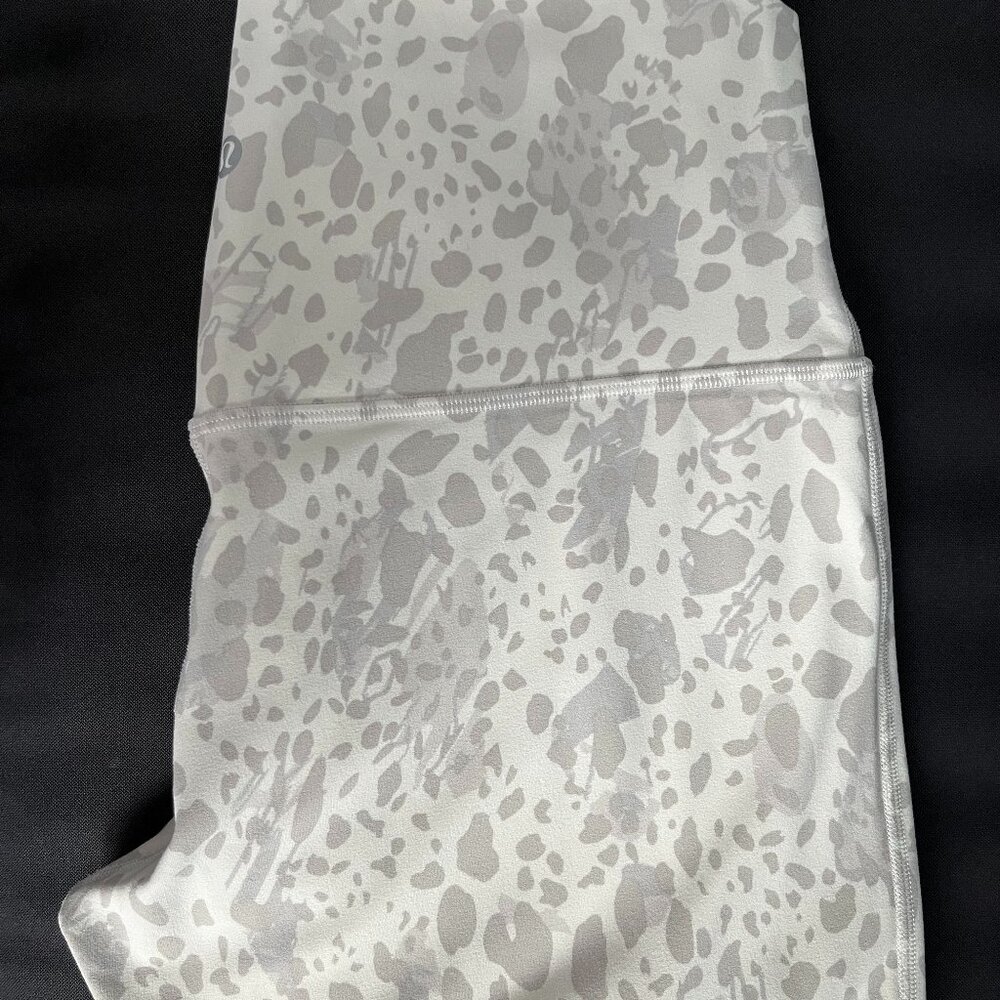 Lululemon Align Crop 17" Size 10 Cheetah Camo Antique White EUC Like new